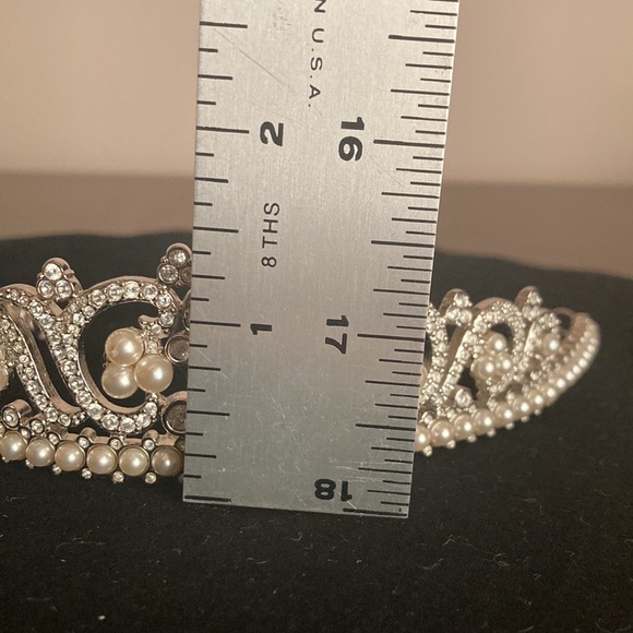 SWAROVSKI Swan pearl tiara - Picture 8 of 9